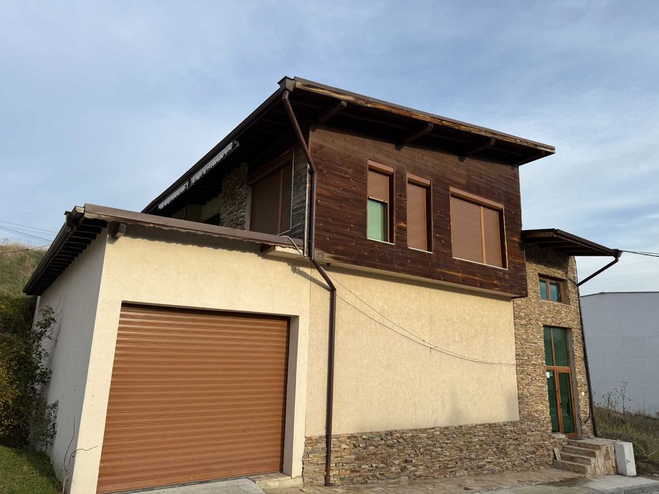 напълно оборудван цех за сладолед + два апартамента 359 кв.м