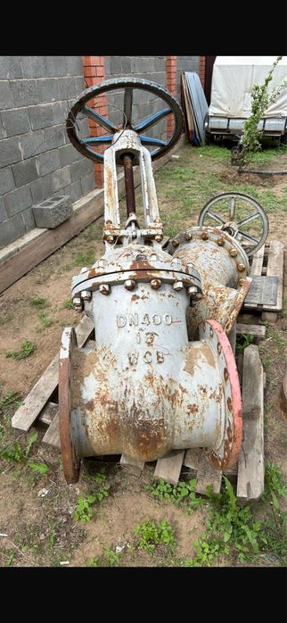 Задвижки 400  - го диаметра хорошего качества