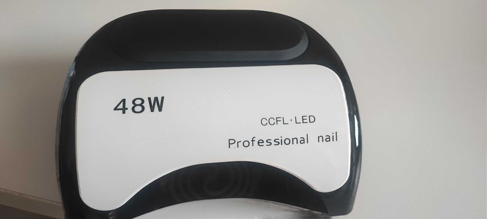 Лед лампа за маникюр
