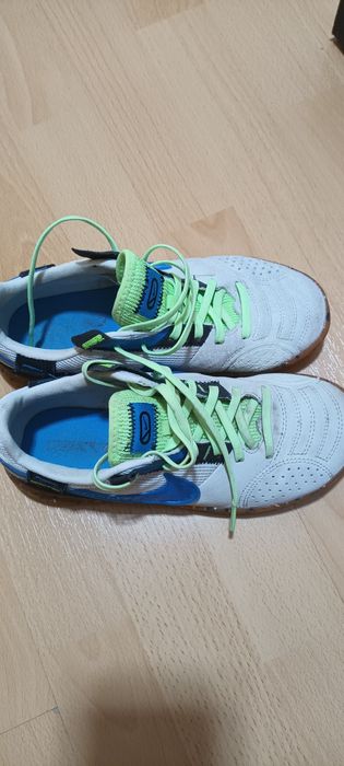 Детски футболни обувки