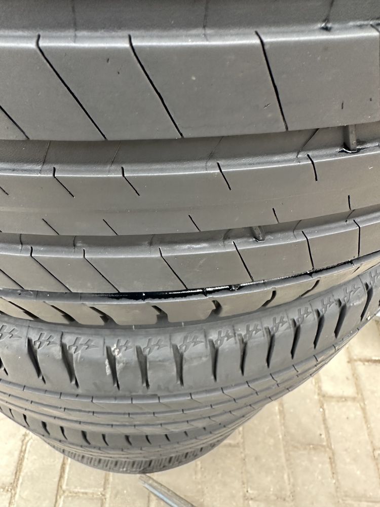 235/50/19 Michelin