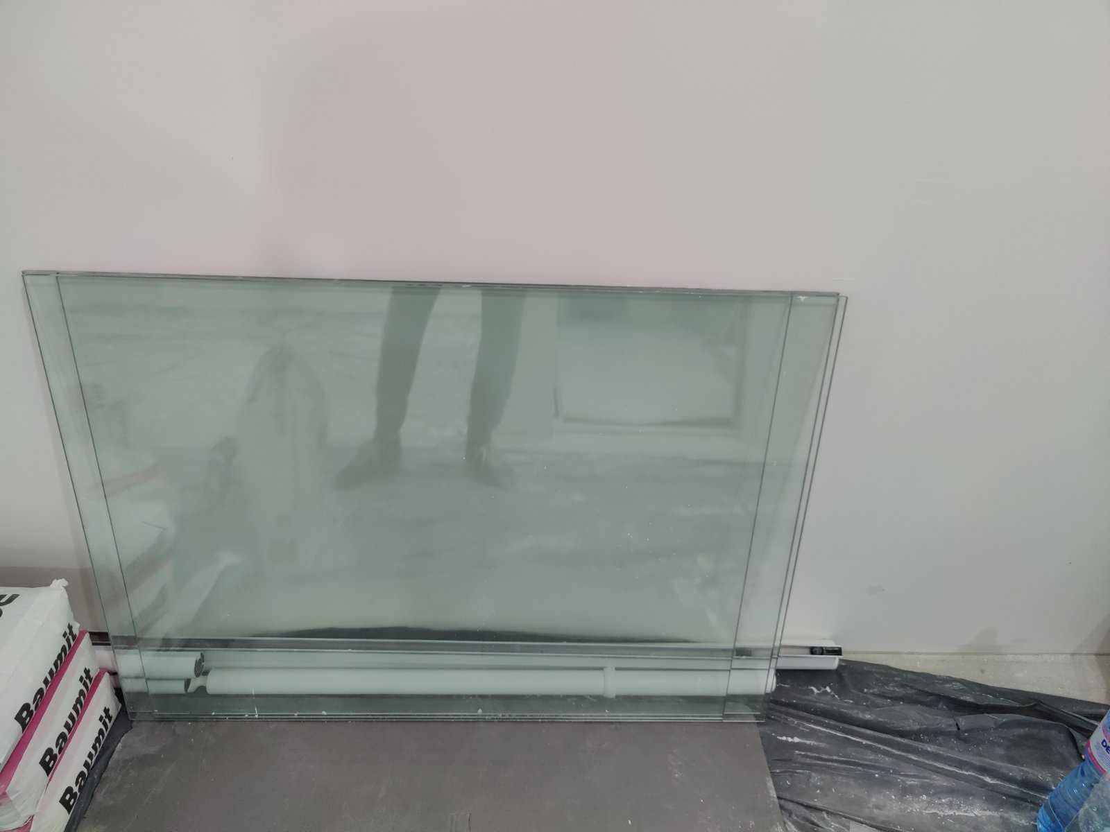 Бял алуминиев парапет със стъкла (д. х в. - 3.10м х 1м)
