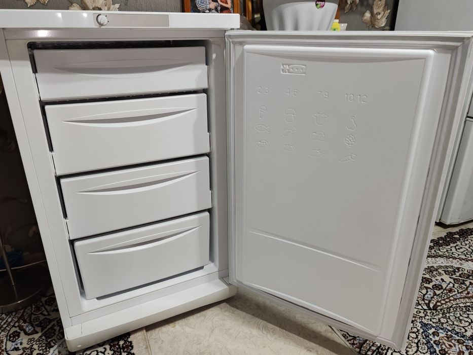 Продам морозилку Индезит