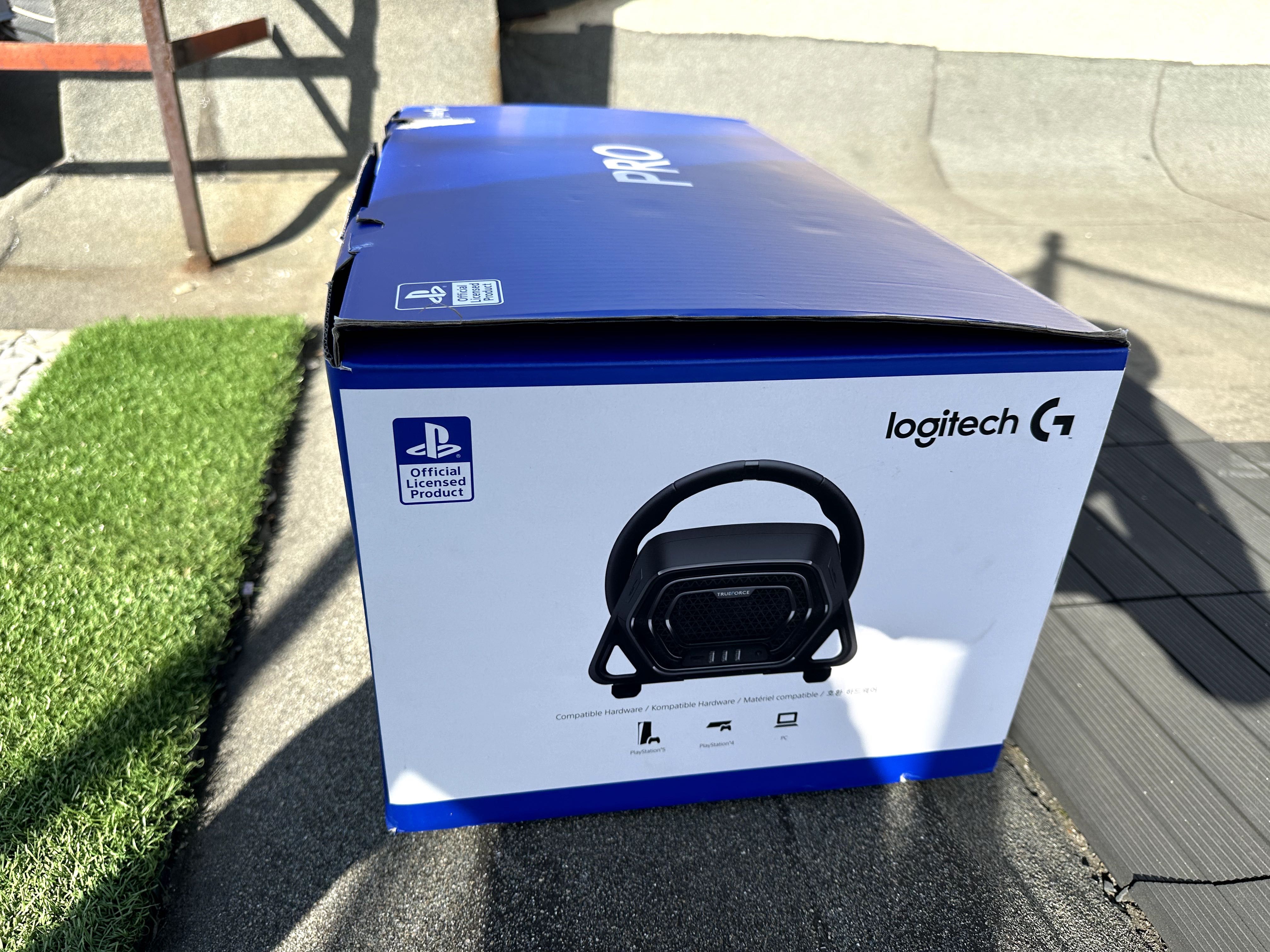 Racing Wheel Logitech Pro, почти нов, неизползван, волан, симулатор,
