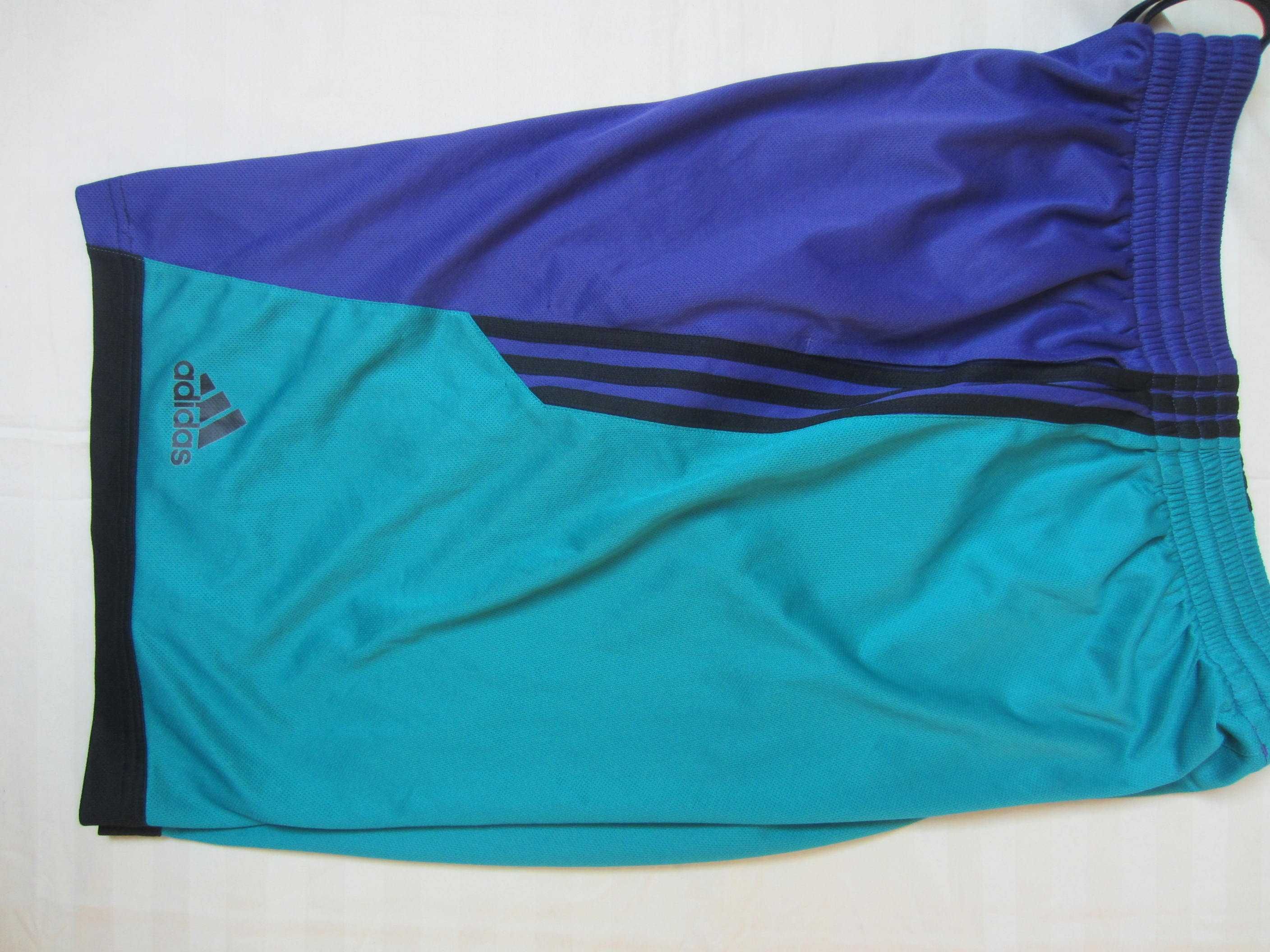 Sort Adidas, masura XL, Climalite, 2 buzunare laterale,ca nou