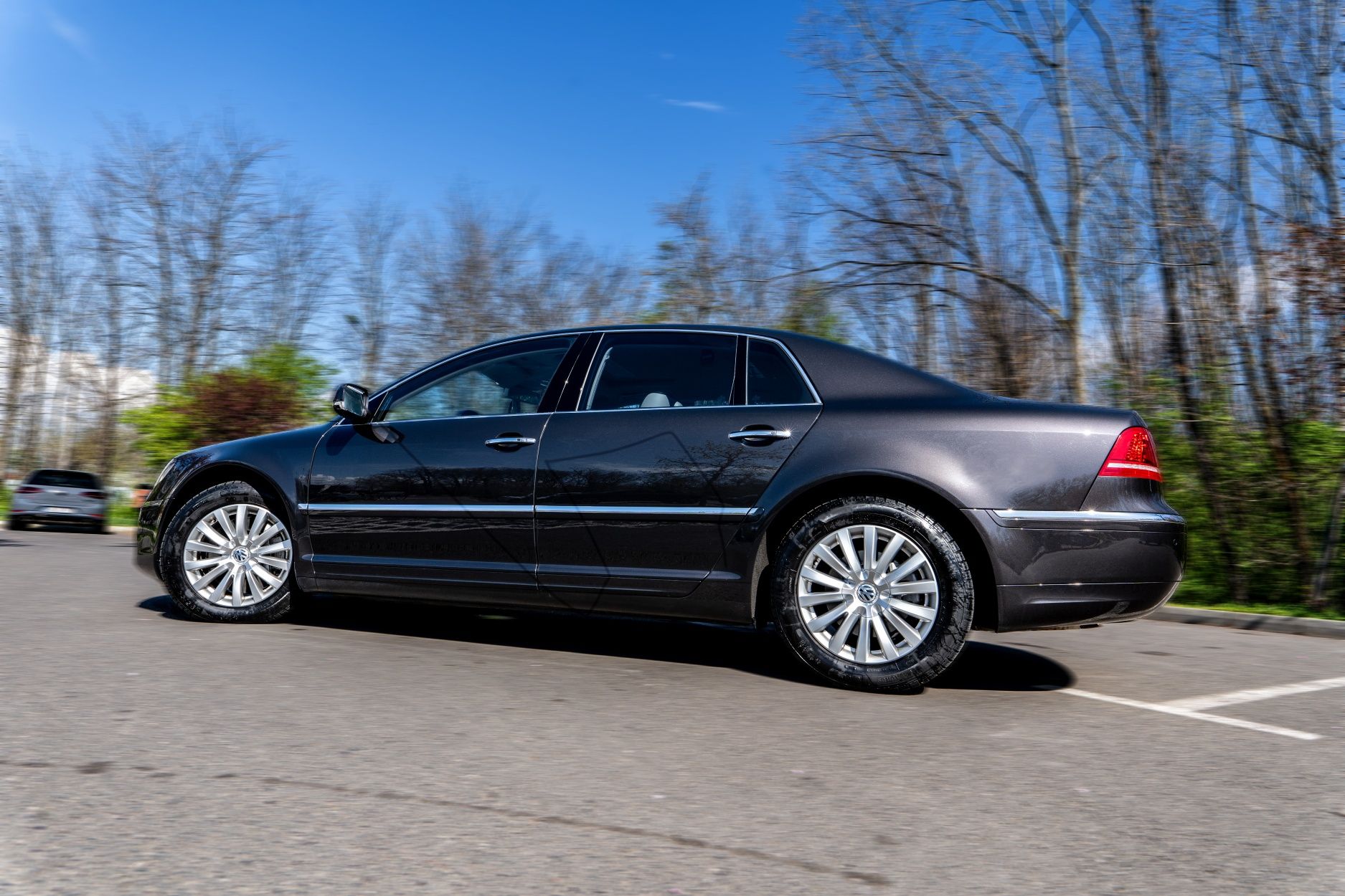 volkswagen     phaeton   2012