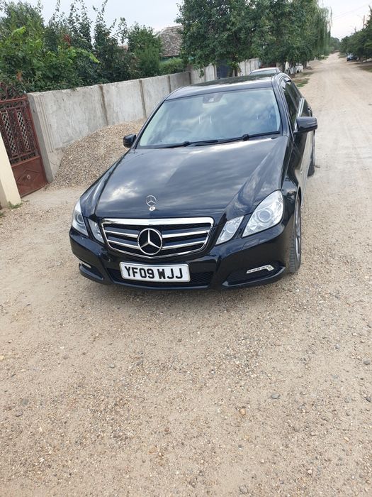 Dezmembrez mercedes e350, w212,motor 3.0 v6,bara,far,capota,trager,egr