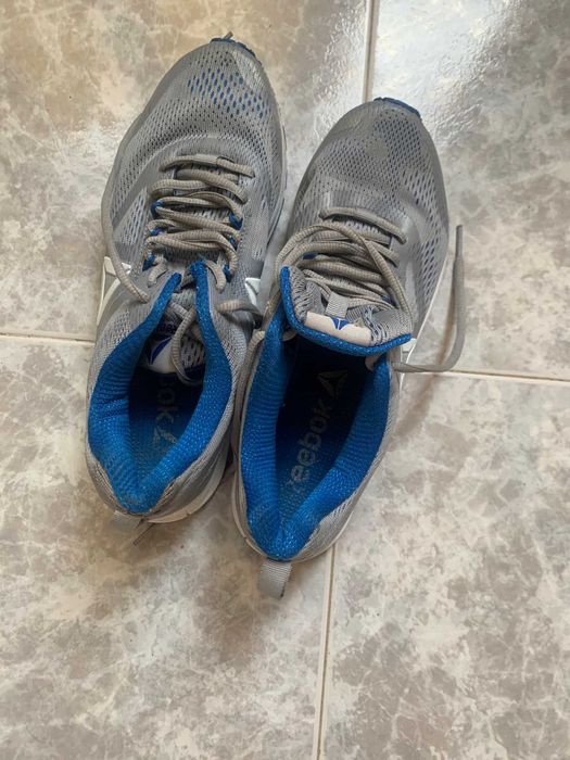 Продавам маркови маратонки оригинал марка reebok.