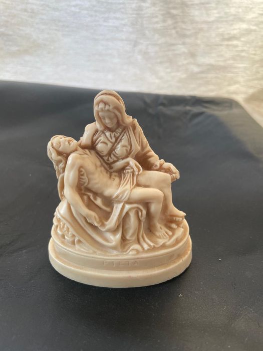 Sculptura Pieta Isus Maria figurina Statuie ,crestinism stare f buna