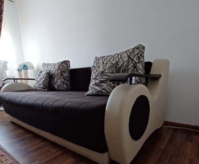 Vând Canapea extensibila