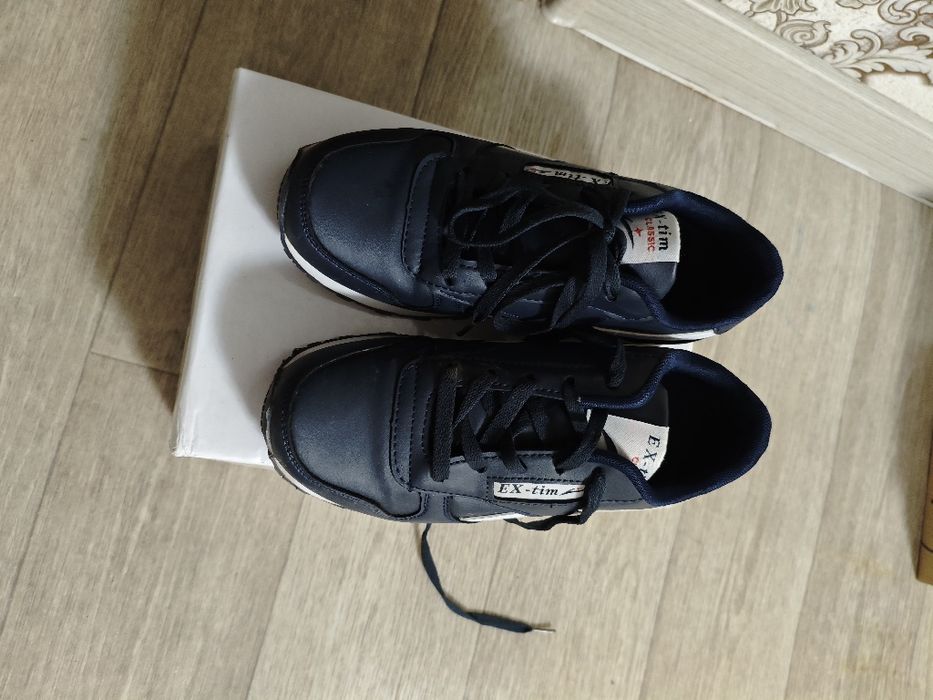 продам кроссовки