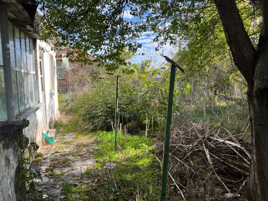 43,000 ЕВРО Камено Къща на 100м от Центъра със дворно място 650кв