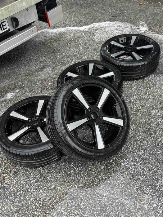 Джанти с гуми MOMO