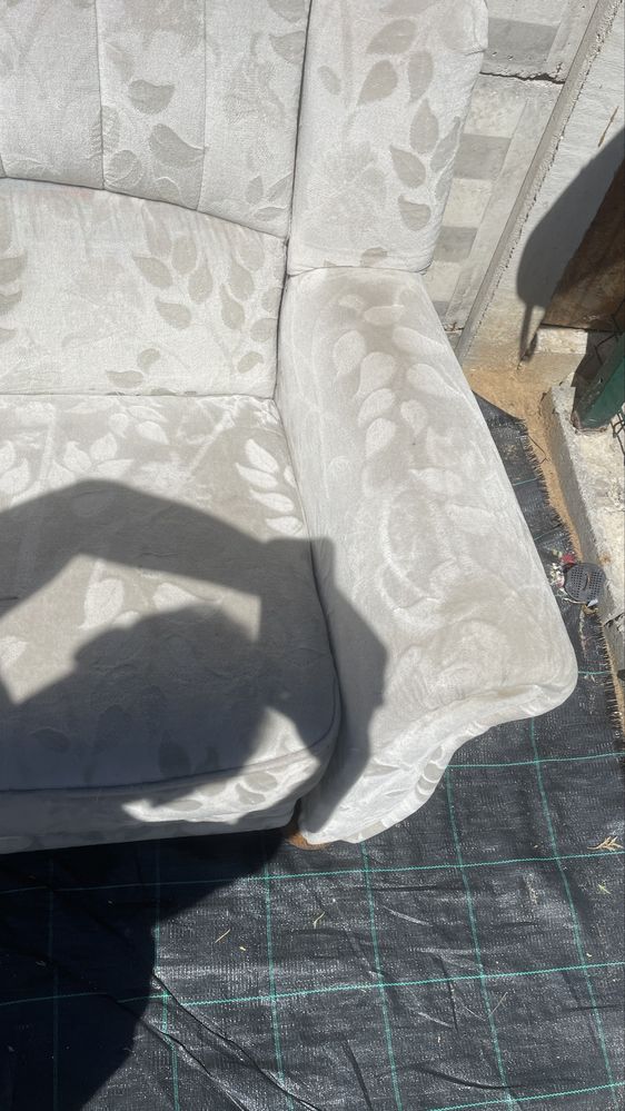 Canapea din catifea extensibil in stare foarte ingrijita