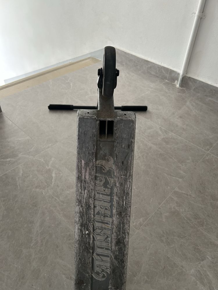 Трюковой самокат Invert Supreme Curbside L