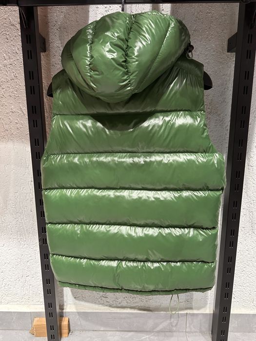 Vesta M.o.nc.l.e.r cu NFC