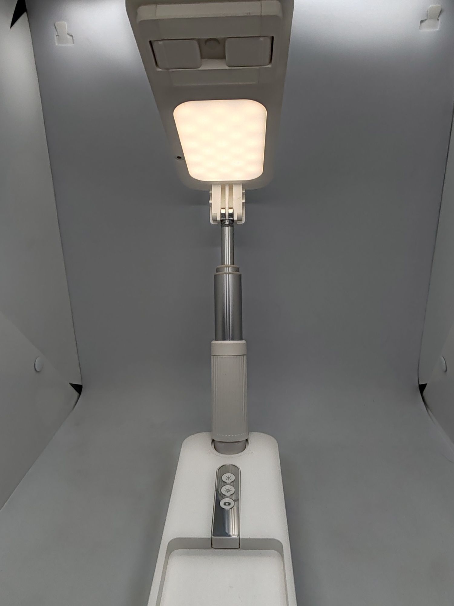 Сгъваем статив с две LED светлини за смартфони