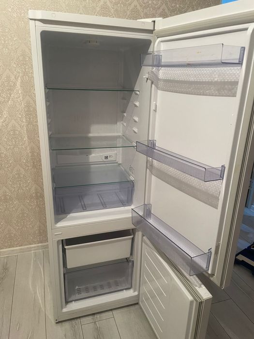Рабочий холодильник в хорошем состоянии
