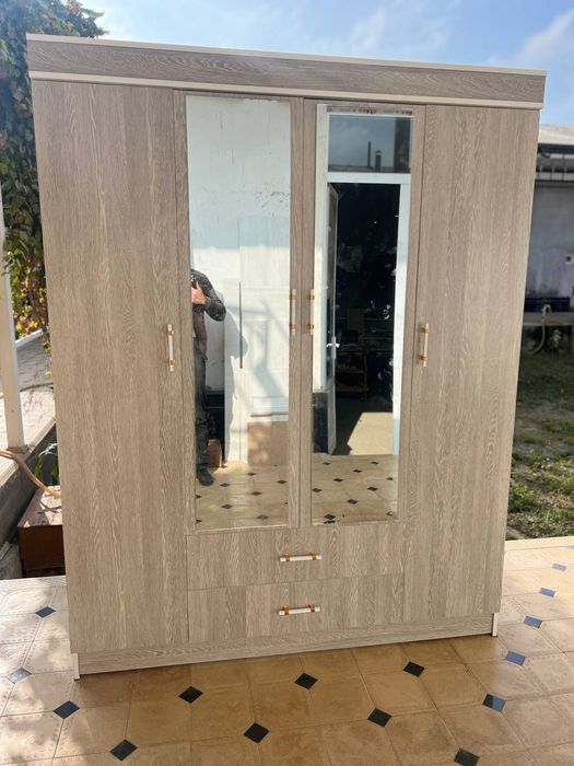 SHkaf  xar hil  turdagi  hamyonbob Shkof