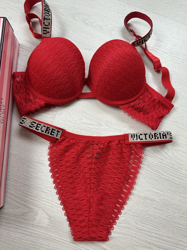 Уникално бельо Victoria’s Secret