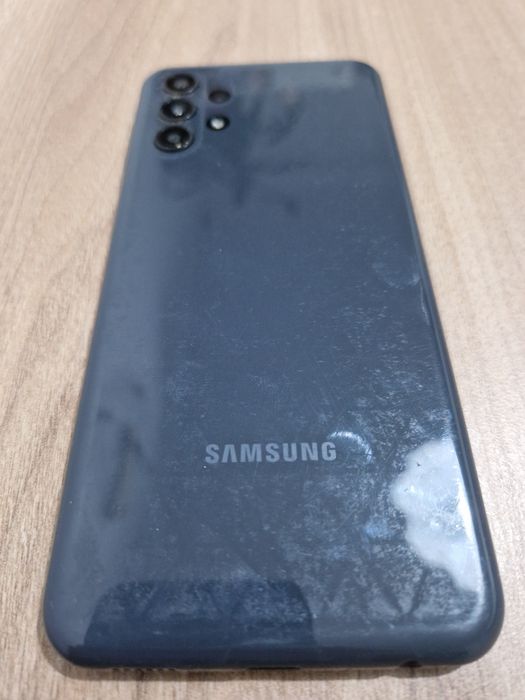Samsung Galaxy A13 cu husa/ ecran crapat