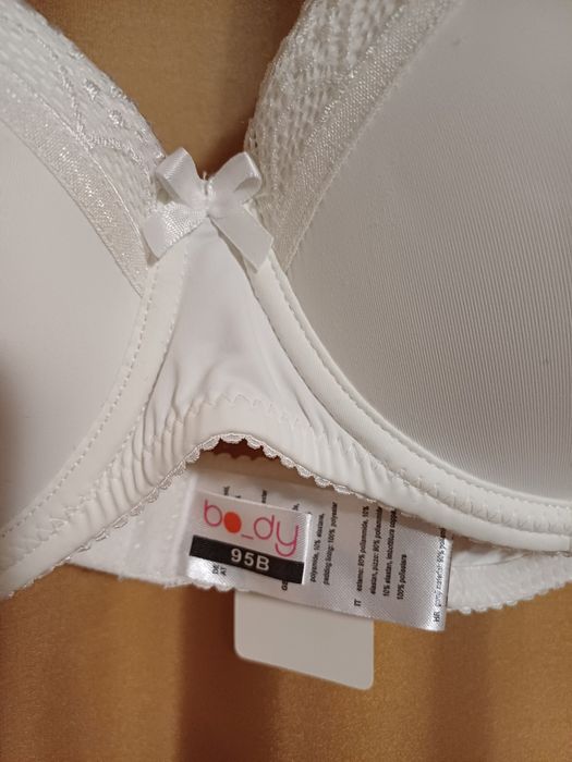 Sutiene noi 95 B,albe