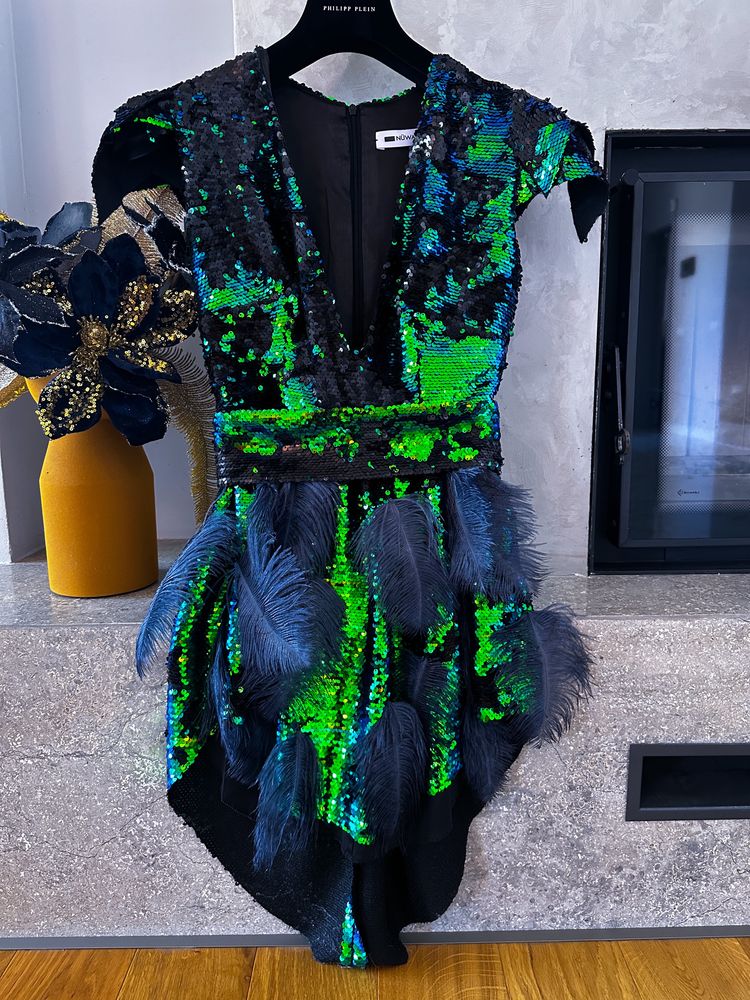 Rochie cu paiete si pene XS