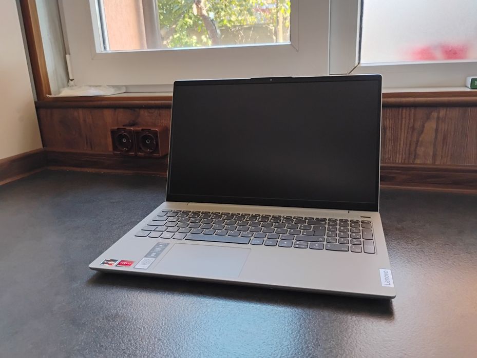 Laptop Lenovo - Ryzen 7 - 4000serie - vega 6 - 16GB