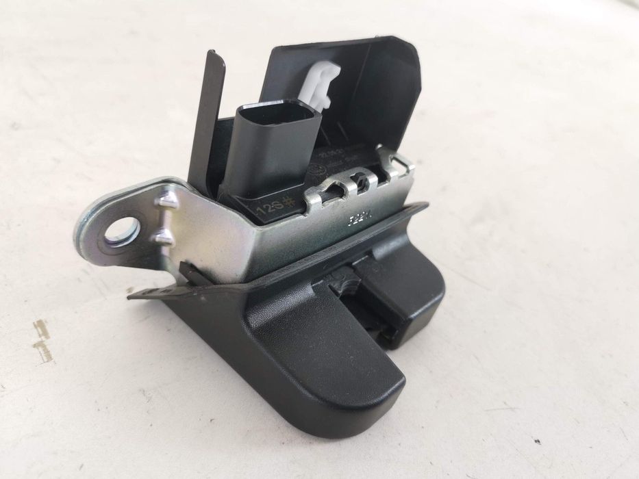 Дръжка/Брава за заден капак Фолксваген / Volkswagen Polo 6 AW/BZ Ориги