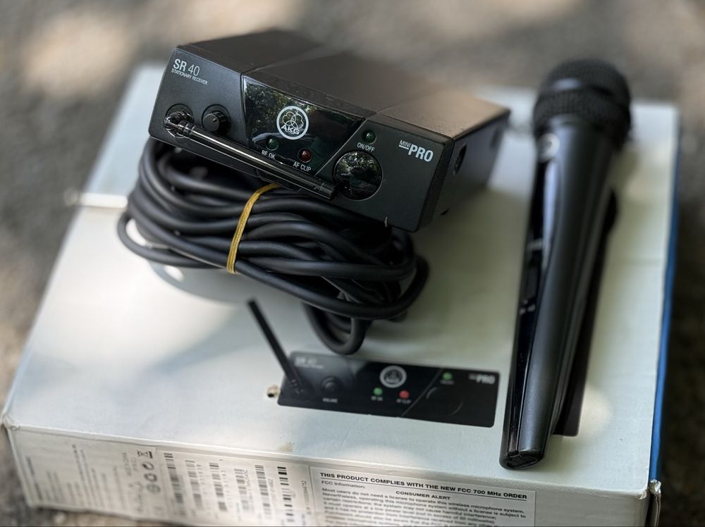 Безжичен комплект AKG WMS40 MINI Vocal – пълен сет