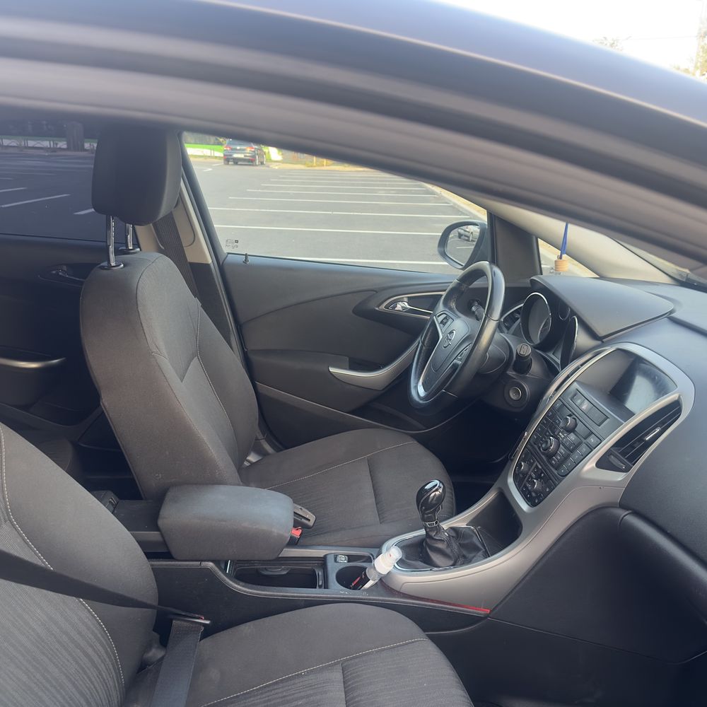 Opel Astra J 1.6 diesel • 2011• 253.000 km • Manual