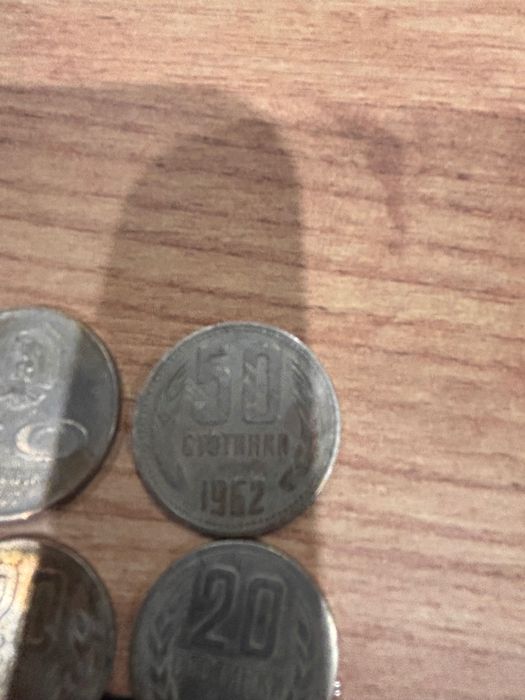 Продавам стари монети от различни години стотинки и левове.