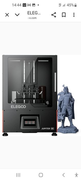 Doua imprimante 3D cu rășină