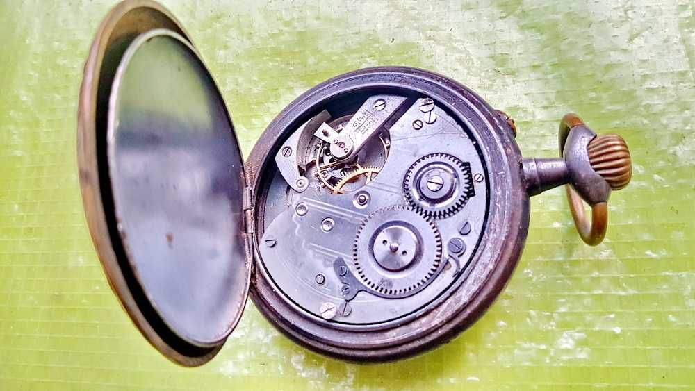 G272-Ceas buzunar mare vechi REGULATEUR sigla cu Tren bronz si metal
