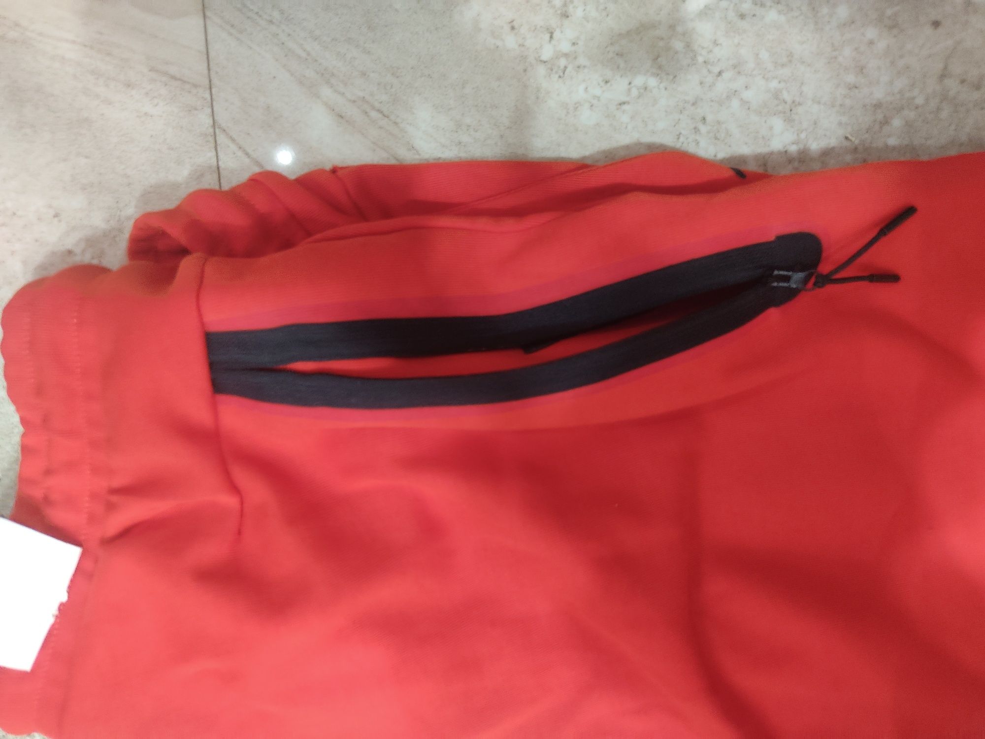 Nike tech fleece red