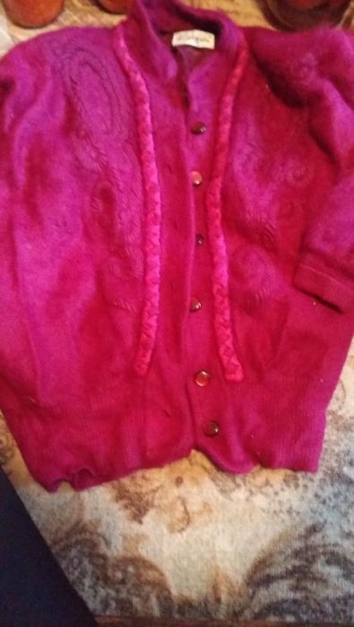 Кофта пуховая с вышивкой