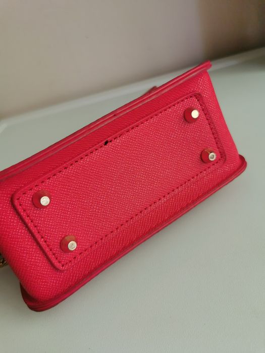 Червена чанта чантичка