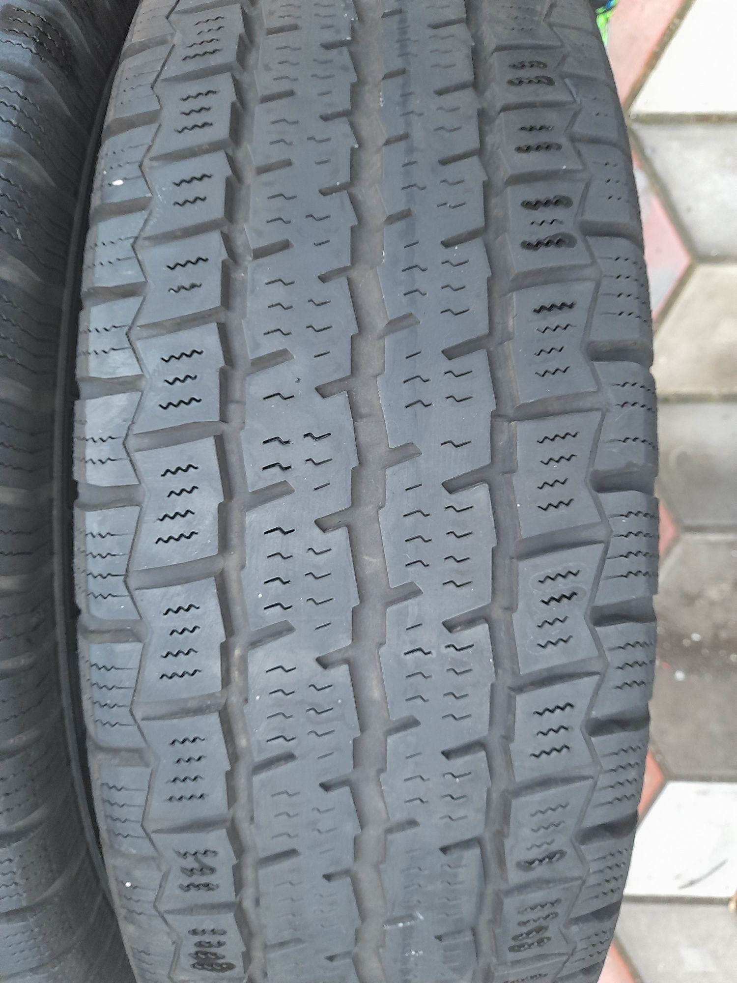 Vand 4 anvelope mixte 225 75 r16c CONTINENTAL foarte bune