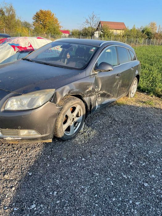 Dezmembrez Opel Insignia 2010