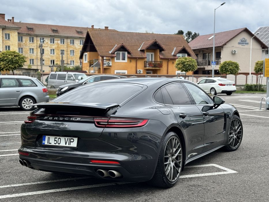 Porsche panamera 4.0D v8 // distronic // soft closs // far matrix