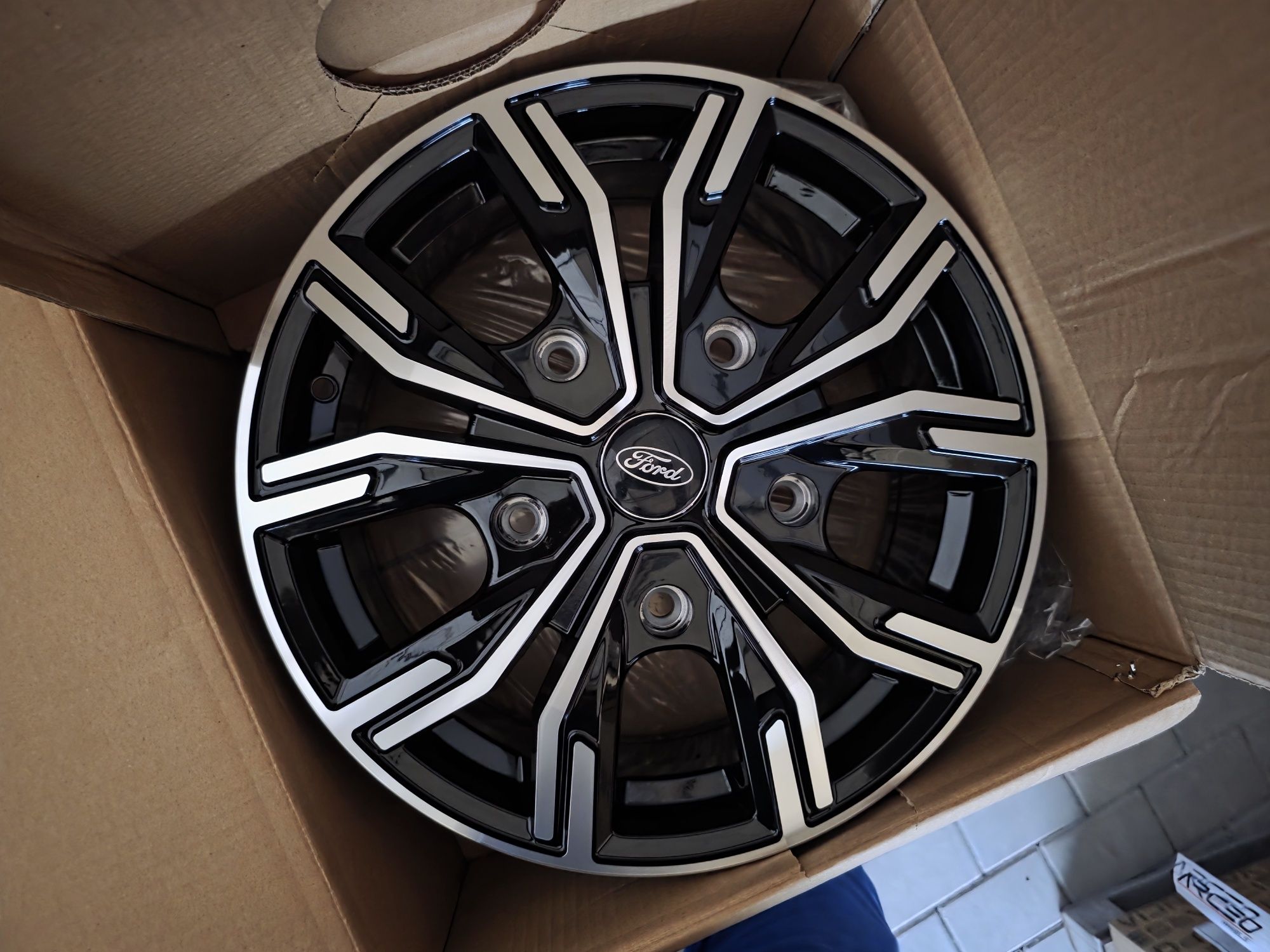 Jante de aliaj pentru Ford tranzit pe 16 marca rc wheels  model 640