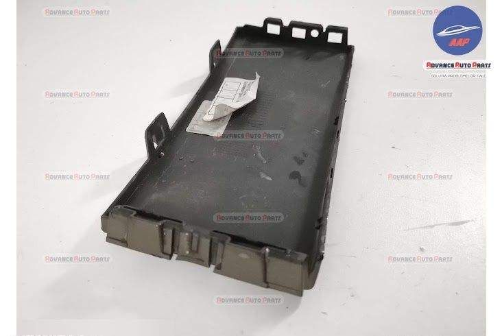 Декоративен елемент под фар дясно оригинален Ленд Ровер / Land Rover D