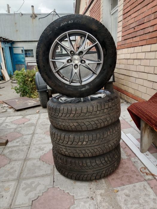 Продам в комплекте диски с ризиной.