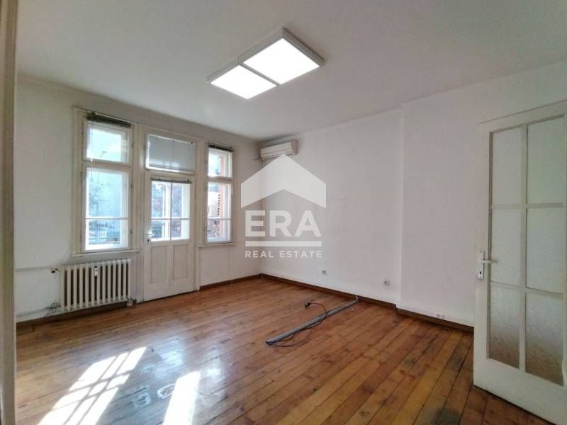 Дава се под наем Офис в София, Център - 100 кв.м за 700 € - Снимка #5
