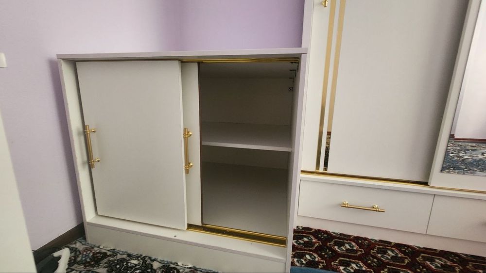 Продаётся прихожный шкаф