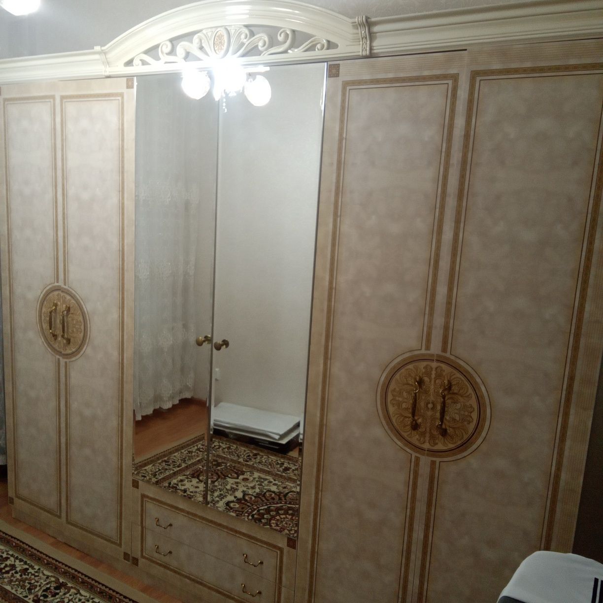 Срочно продам спальный гарнитур...