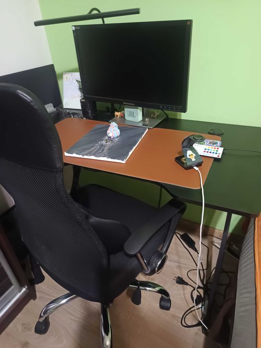 Комплект геймърско бюро и офис стол