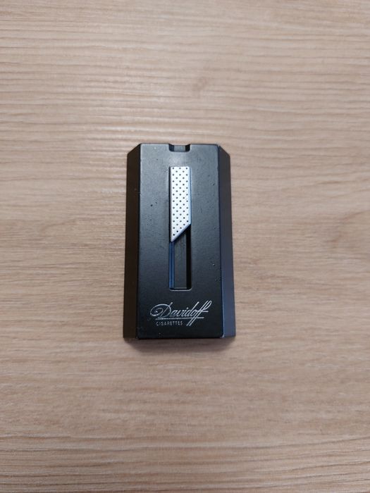Оригинални колекционерски запалки Davidoff.