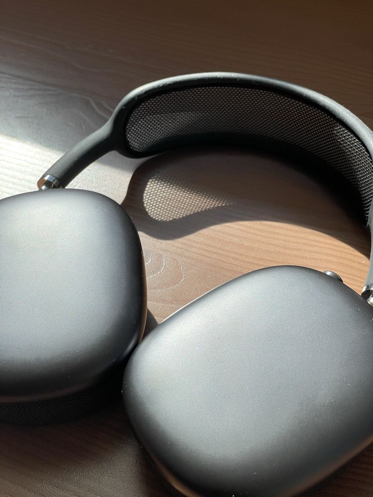 Apple Airpods MAX оригинални, с кутия  - Отлично състояние + калъф