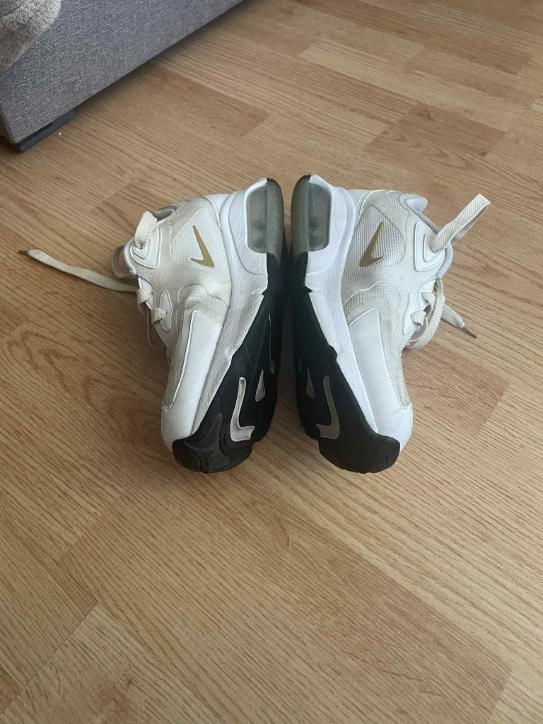 Маратонки Nike Air 200